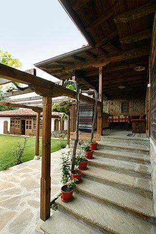 The House With The Vine Guest House Zheravna Buitenkant foto
