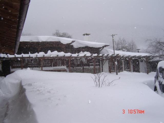 The House With The Vine Guest House Zheravna Buitenkant foto