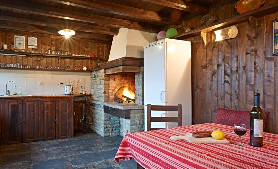 The House With The Vine Guest House Zheravna Buitenkant foto