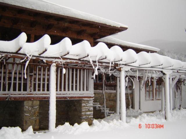 The House With The Vine Guest House Zheravna Buitenkant foto