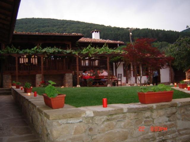 The House With The Vine Guest House Zheravna Buitenkant foto
