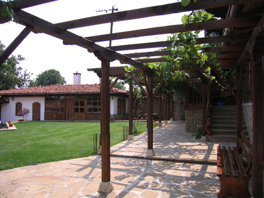 The House With The Vine Guest House Zheravna Buitenkant foto